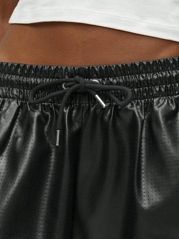 Jordan Loose fit Pleat-front trousers in Black