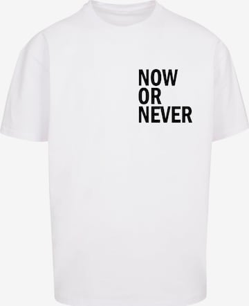 Merchcode T-Shirt 'Now Or Never' in Weiß: predná strana
