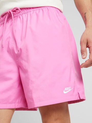 Nike Sportswear Lużny krój Spodnie 'CLUB' w kolorze różowy