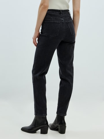 EDITED Slim fit Jeans 'Jeylana' in Black