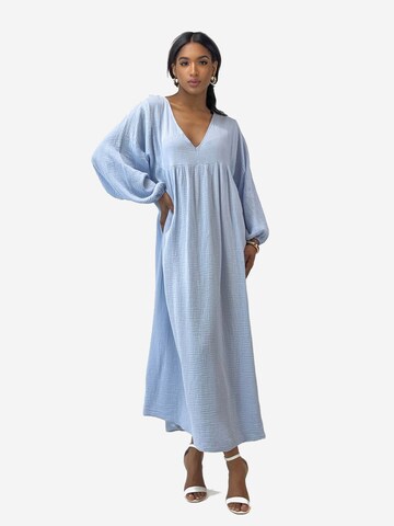 Elara Kleid in Blau: Vorderseite