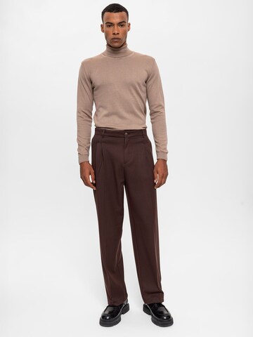 Antioch Pullover in Braun