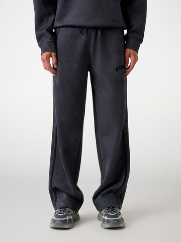 GUESS Loosefit Hose in Grau: Vorderseite