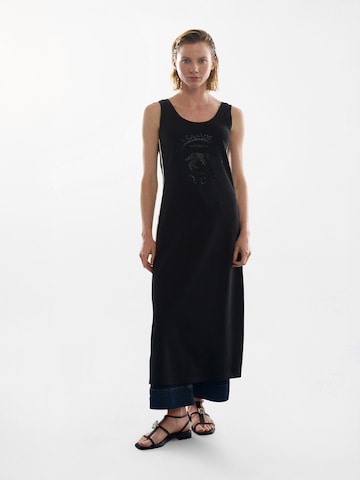 Lola Casademunt - Vestido em preto: frente