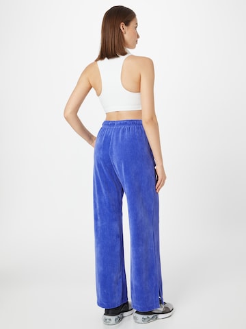 Nike Sportswear Wide Leg Hose in Lila