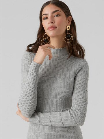 VERO MODA Kötött ruhák 'LUCKY' - szürke