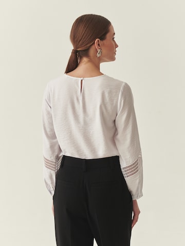 TATUUM Μπλούζα σε λευκό