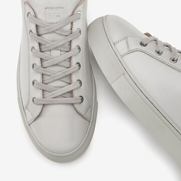 Sneaker bassa di Elbsand in grigio