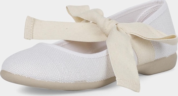 Pisamonas Ballet Flats in White: front