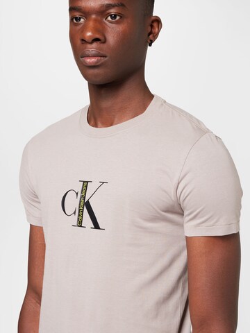 Calvin Klein Jeans T-Shirt in Beige