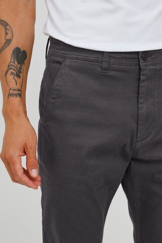 !Solid - Slimfit Calças chino 'Artus' em cinzento