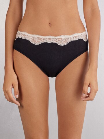 INTIMISSIMI Slip 'EFFORTLESS BEAUTY' in Schwarz: Vorderseite