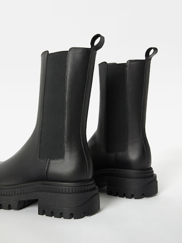 Bershka Chelsea Boots in Schwarz