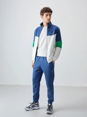 Completo per l'allenamento di Tommy Life in blu: frontale