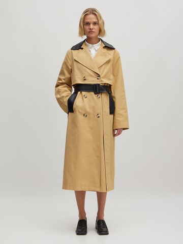 Manteau mi-saison 'Aiko' EDITED en beige : devant
