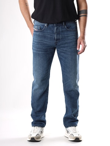 Tapered Jeans 'BUSTER-X' di DIESEL in blu