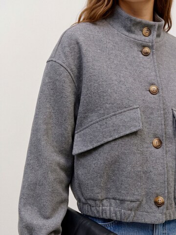 VERO MODA Between-Season Jacket 'VMNADIA' in Grey