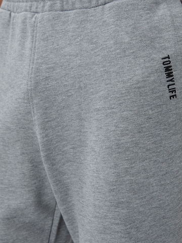 Tommy Life Sweatsuit in Grey