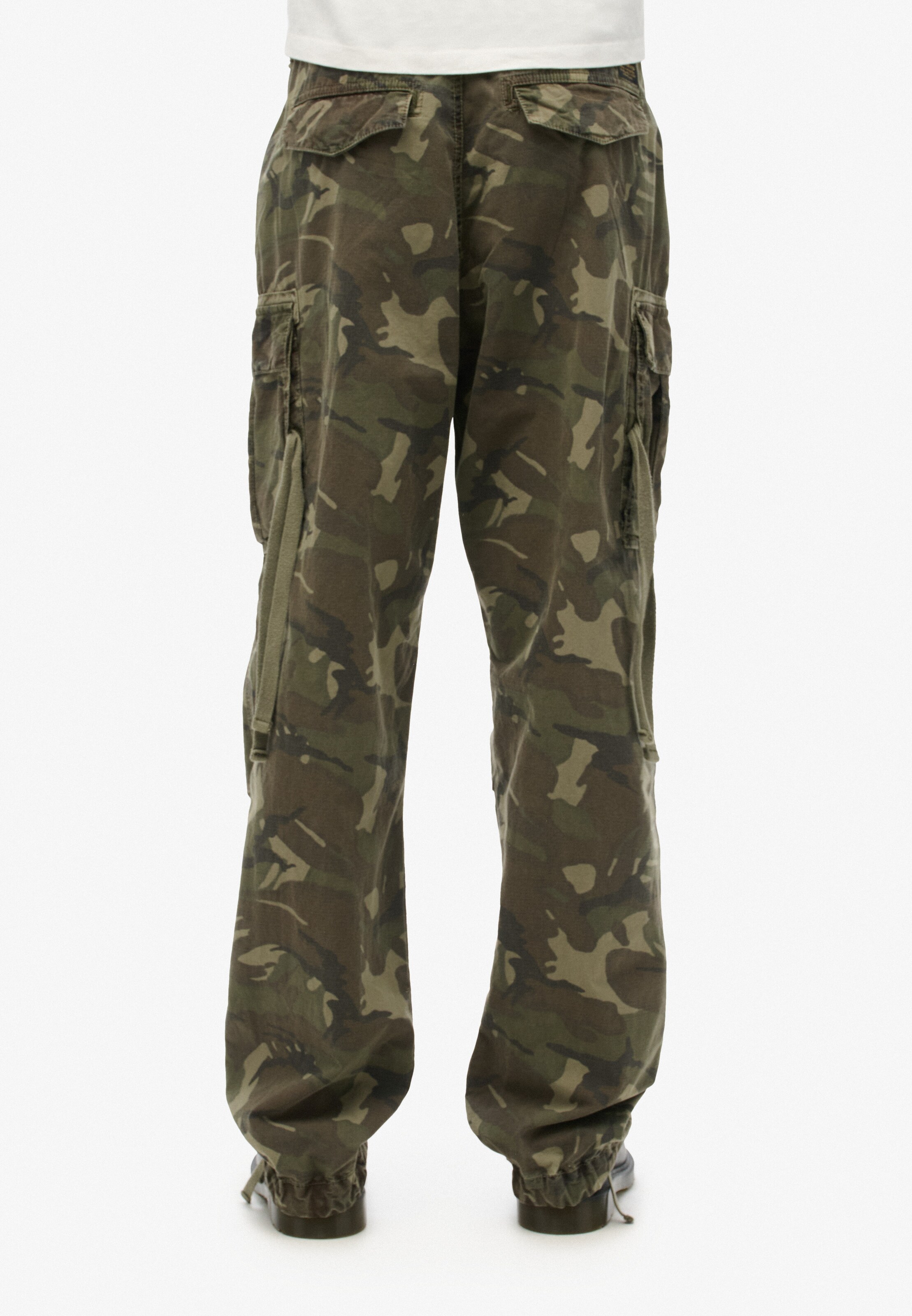 Superdry Loose fit Cargo Pants 'Para' in Green: front