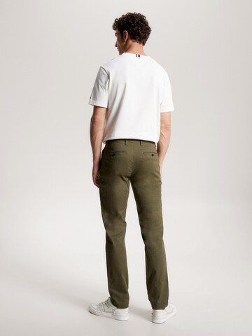 TOMMY HILFIGER Regularen Chino hlače 'DENTON ESSENTIAL' | zelena barva
