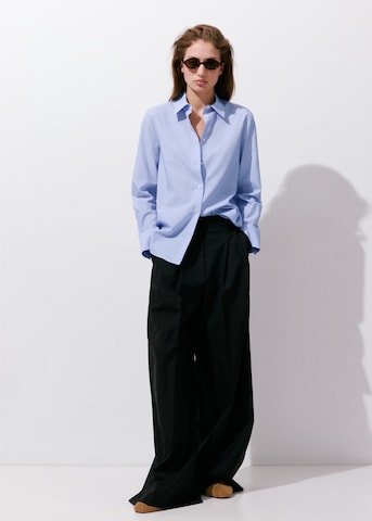 MANGO - Blusa 'REGU' en azul