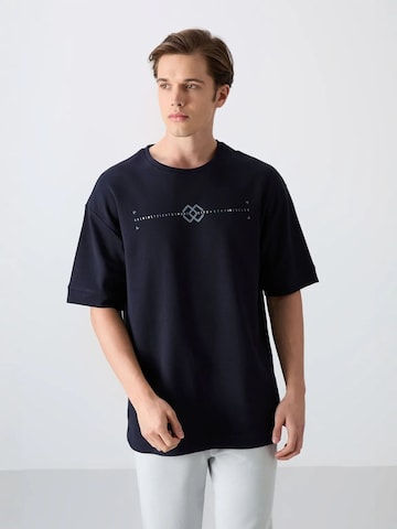 Tommy Life T-Shirts in Blau: Vorderseite