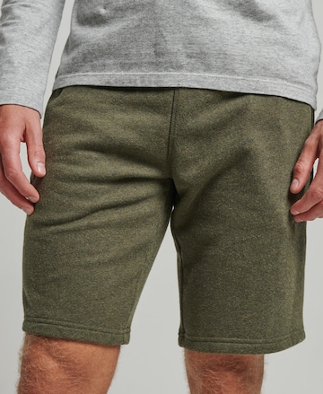 Superdry Regular Shorts in Grün: predná strana