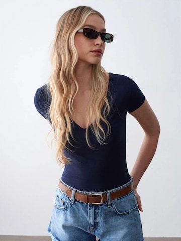 Top di Dilvin in blu: frontale