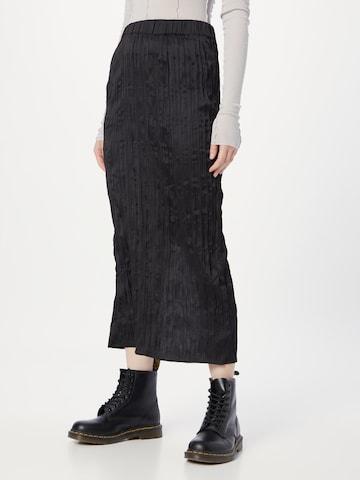 Monki Skirt in Black: front