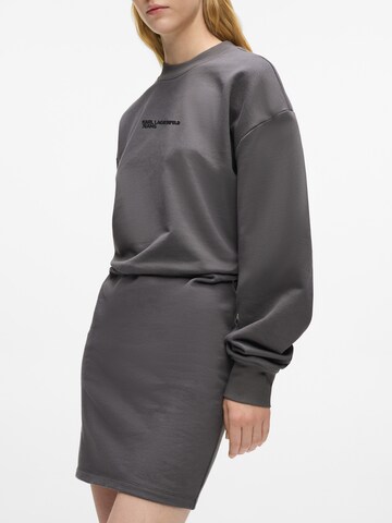 KARL LAGERFELD JEANS Mekko värissä harmaa