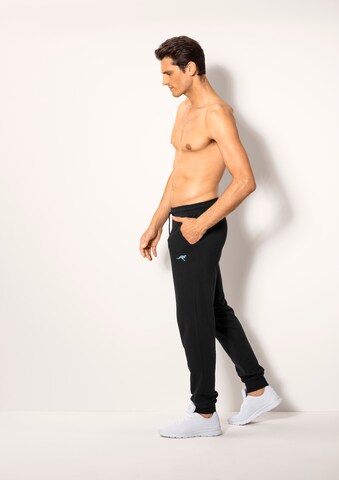 KangaROOS Tapered Pants in Black
