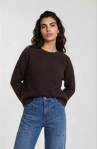 Milano Italy Sweater in Brown: front