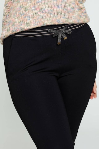 Cassis Slim fit Pants in Black