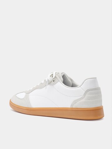 Pull&Bear Låg sneaker i vit