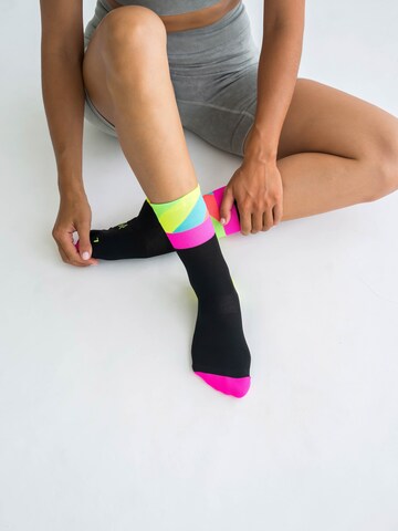 INCYLENCE Athletic Socks 'STRIDES' in Black
