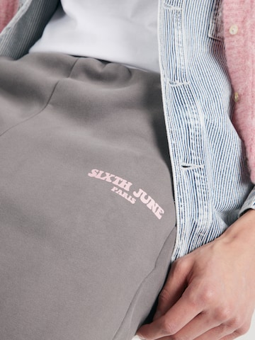 Loosefit Pantaloni di Sixth June in grigio
