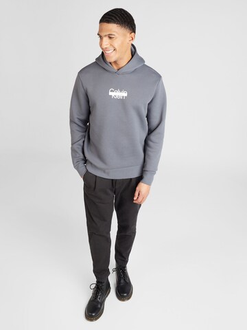 Calvin Klein Sweatshirt in Grau