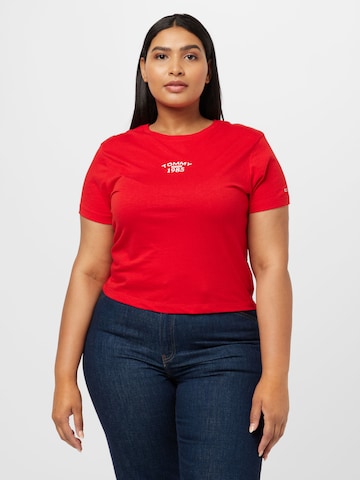 Tricou de la Tommy Jeans Curve pe roșu: față