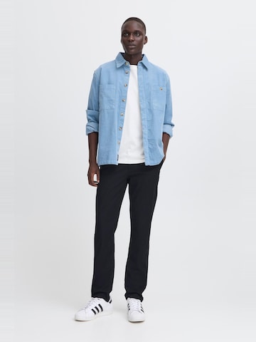 Regular Pantalon chino BLEND en noir : devant