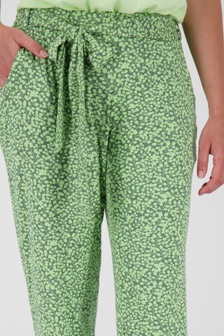 Tapered Pantaloni 'AliceAK' di Alife and Kickin in verde