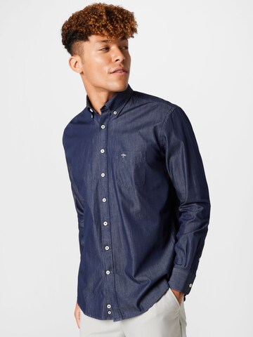 Coupe regular Chemise FYNCH-HATTON en bleu : devant