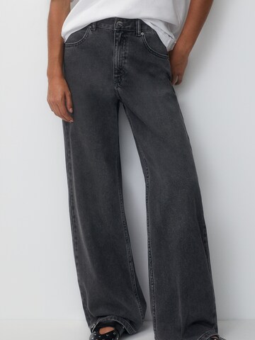 Pull&Bear Wide leg Jeans i grå: framsida