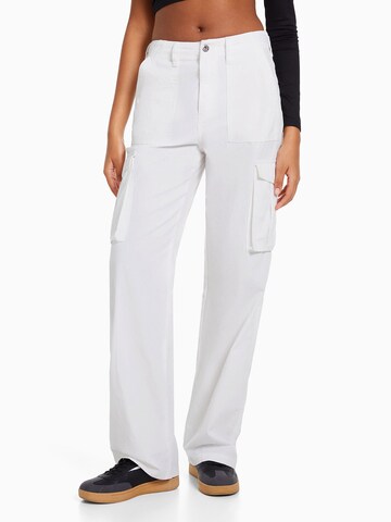 Bershka Wide leg Cargo Pants in White: front