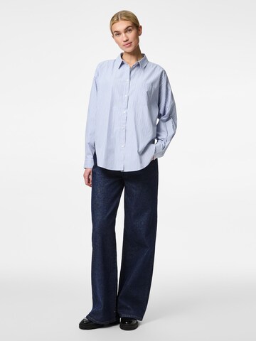 PIECES Bluse 'FEMME' i blå