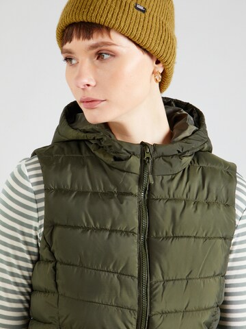 Gilet 'Laureen' di ABOUT YOU in verde