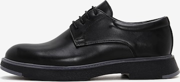 Derimod Schnürschuh in Schwarz: Vorderseite