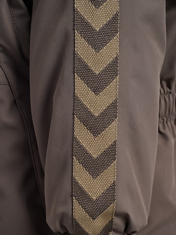 Hummel Winterjas 'MINI CHEVRON SNOWSUIT' in Bruin