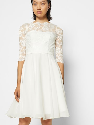 mascara - Vestido de gala en beige: frente