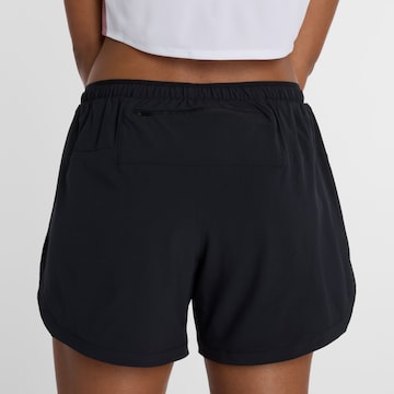 new balance - regular Pantalón deportivo 'RC Essential Short 5"' en negro