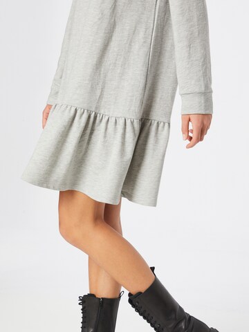 Robe ONLY en gris